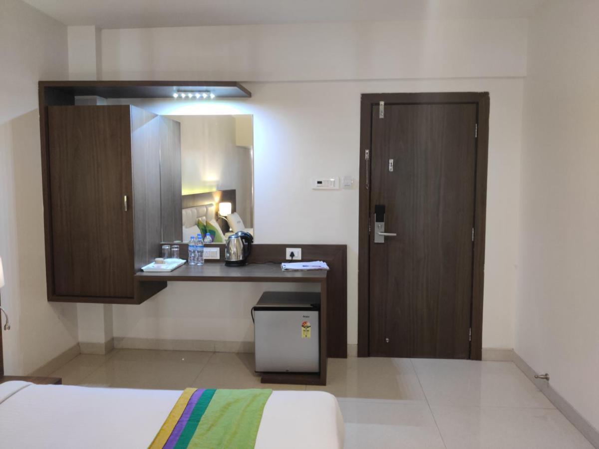 Staycation Holiday นาวีมุมไบ ภายนอก รูปภาพ