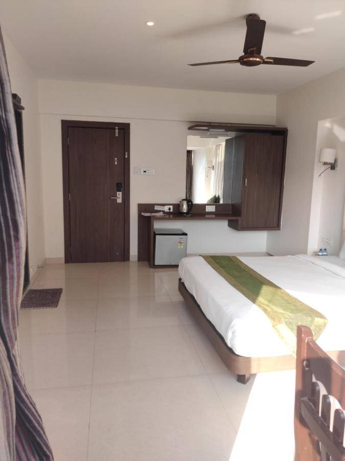 Staycation Holiday นาวีมุมไบ ภายนอก รูปภาพ